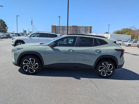 Used 2024 Chevrolet Trax RS w/ Sunroof Package image 6