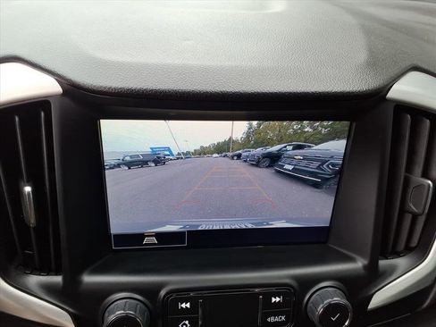 Used 2024 GMC Terrain SLT image 30