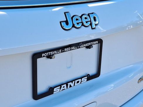 Used 2022 Jeep Compass Latitude w/ Sun and Sound Group AWD/4WD image 33