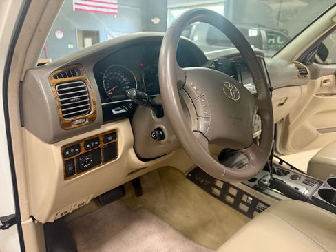 Used 2004 Toyota Land Cruiser image 19