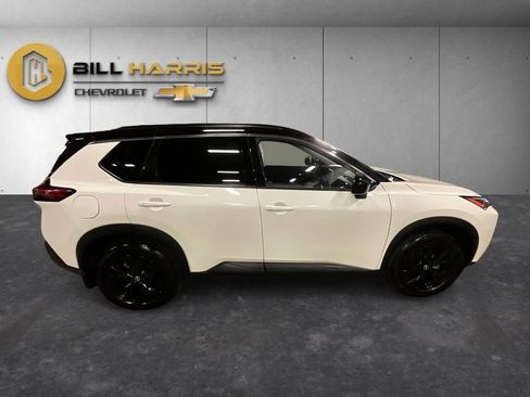 Used 2023 Nissan Rogue SV w/ SV Premium B Package image 10