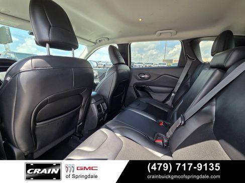 Used 2021 Jeep Cherokee Latitude Plus FWD image 28