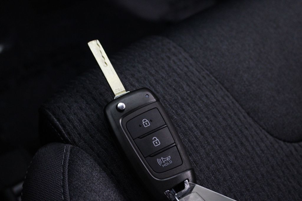 Certified 2023 Hyundai Santa Fe SE FWD image 30