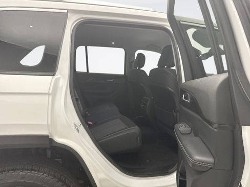 Used 2023 Jeep Grand Cherokee Laredo w/ Luxury Tech Group I AWD/4WD image 18