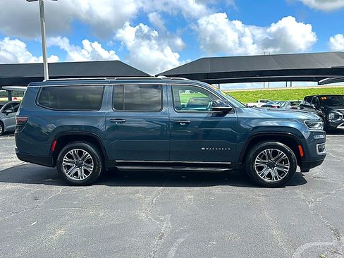 Used 2023 Jeep Wagoneer L Series II AWD/4WD image 9