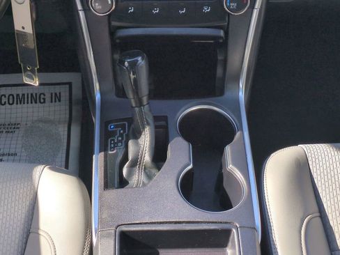 Used 2016 Toyota Camry SE image 18