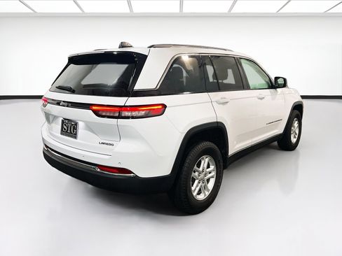 Used 2023 Jeep Grand Cherokee Laredo w/ Luxury Tech Group I RWD image 4