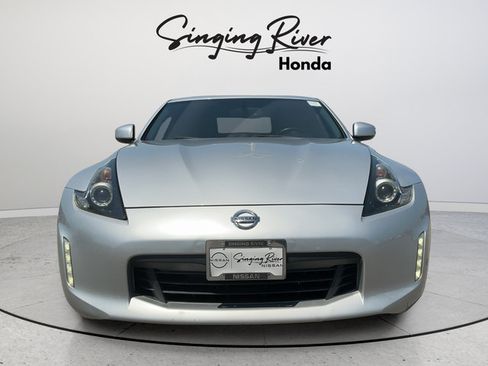 Used 2020 Nissan 370Z Coupe RWD image 2