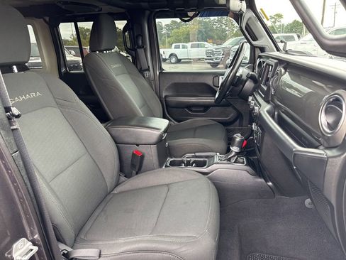 Used 2020 Jeep Wrangler Unlimited Sahara image 24
