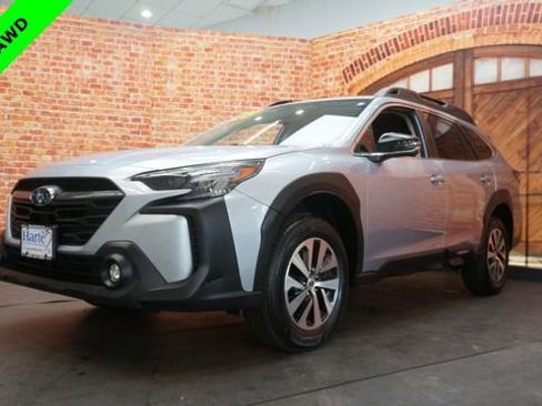 Used 2023 Subaru Outback Premium image 3
