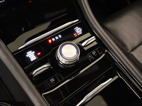 Used 2023 Jeep Grand Cherokee Overland w/ Luxury Tech Group IV AWD/4WD image 9