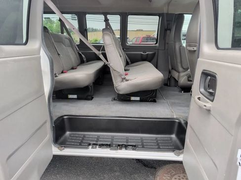 Used 2017 Chevrolet Express 2500 LT w/ LT Preferred Equipment Group RWD image 18