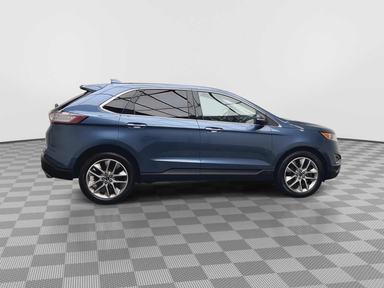 Used 2018 Ford Edge Titanium w/ Equipment Group 302A AWD/4WD image 44