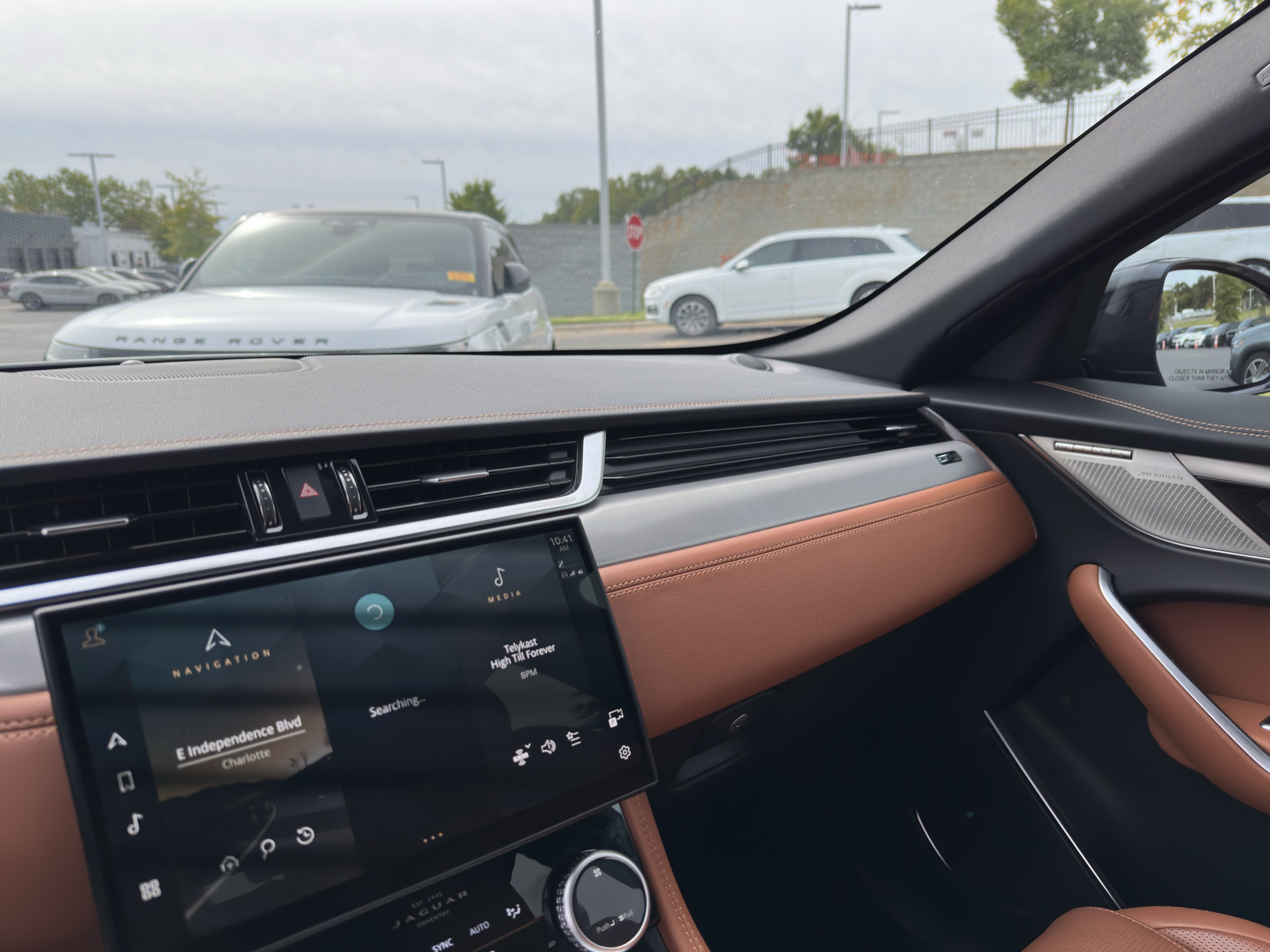 Certified 2026 Jaguar F-PACE R-Dynamic S AWD/4WD image 27