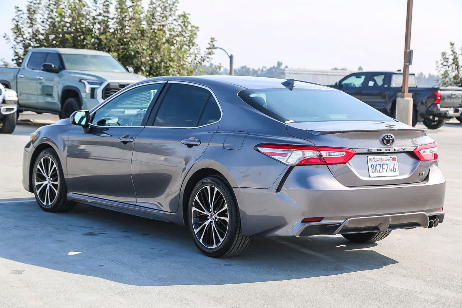 Used 2019 Toyota Camry SE w/ Blackout Package FWD image 7