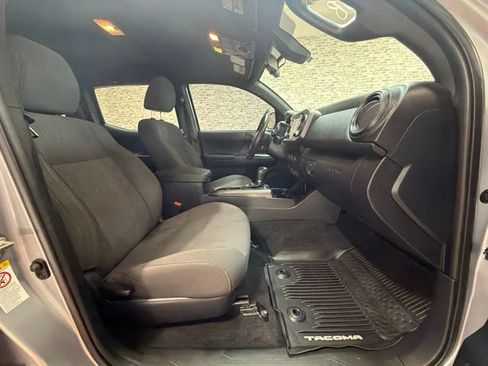 Used 2019 Toyota Tacoma TRD Off-Road AWD/4WD image 11