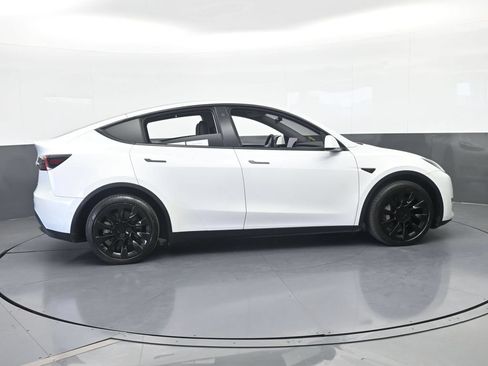 Used 2022 Tesla Model Y Long Range AWD/4WD image 7