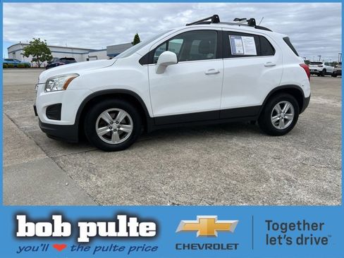 Used 2016 Chevrolet Trax LT w/ LT Sun and Sound Package FWD image 1