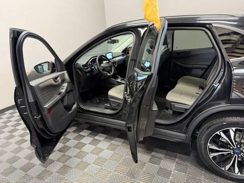 Used 2022 Ford Escape SE w/ SE Sport Appearance Package AWD/4WD image 13