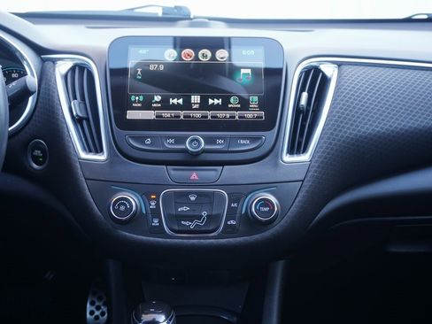 Used 2016 Chevrolet Malibu LT image 16