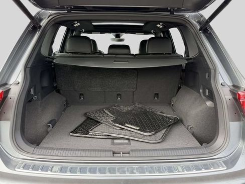 Used 2023 Volkswagen Tiguan SEL R-Line AWD/4WD image 7