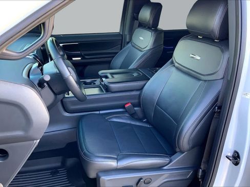 Used 2025 Ford Expedition Platinum w/ Stealth Performance Package AWD/4WD image 8