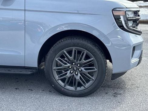 New 2026 Ford Expedition Platinum image 8