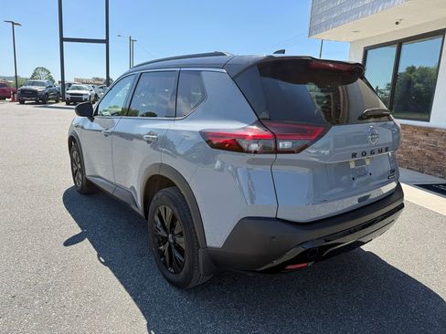 Used 2023 Nissan Rogue SV w/ SV Premium B Package image 6