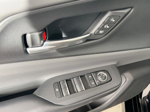 Used 2025 Toyota Prius Limited image 13