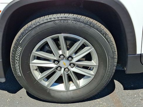 Certified 2023 Chevrolet Traverse LT AWD/4WD image 9