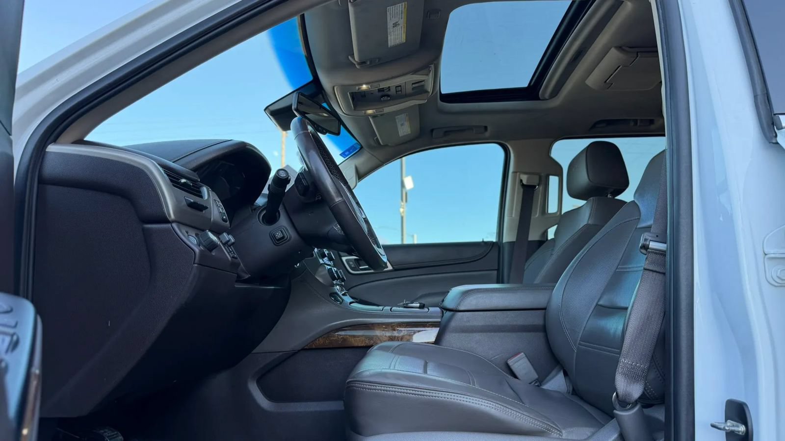 Used 2015 GMC Yukon XL Denali w/ Touring Package RWD image 8