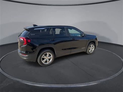 Used 2024 GMC Terrain SLE image 8