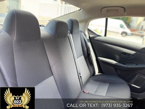 Used 2024 Nissan Sentra SV FWD image 11
