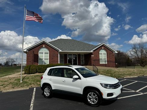 Used 2017 Volkswagen Tiguan S image 12
