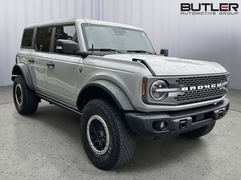 Used 2023 Ford Bronco Badlands image 6