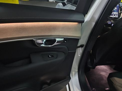 Certified 2025 Volvo XC90 B5 Plus AWD/4WD image 13