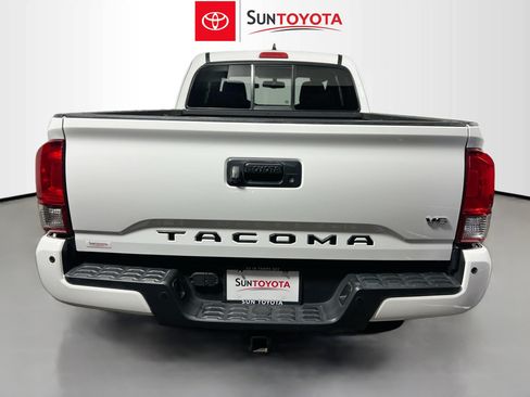 Used 2016 Toyota Tacoma TRD Sport w/ Premium & Technology Package RWD image 5