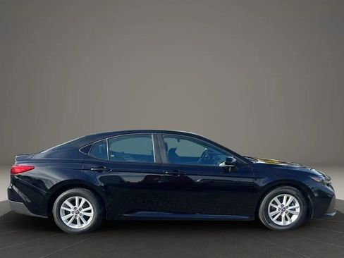 Used 2025 Toyota Camry LE image 4