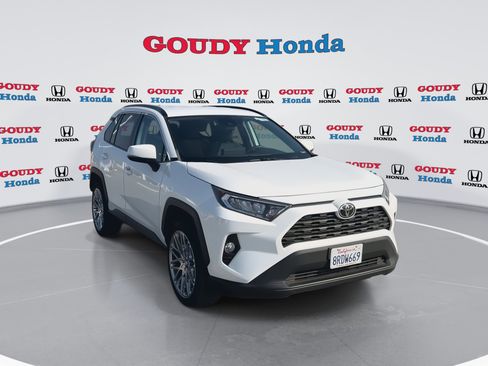 Used 2020 Toyota RAV4 XLE image 3