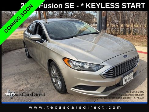 Used 2017 Ford Fusion SE w/ Fusion SE Technology Package image 3