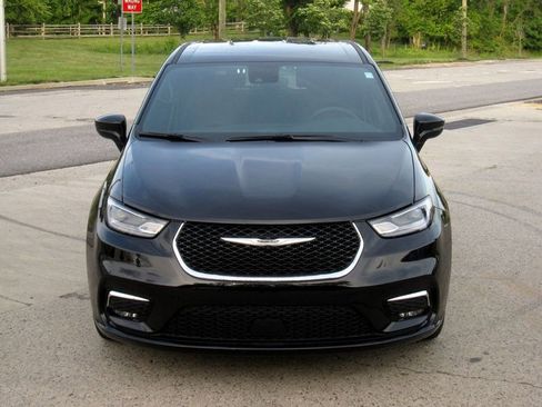 Used 2025 Chrysler Pacifica Select FWD image 5