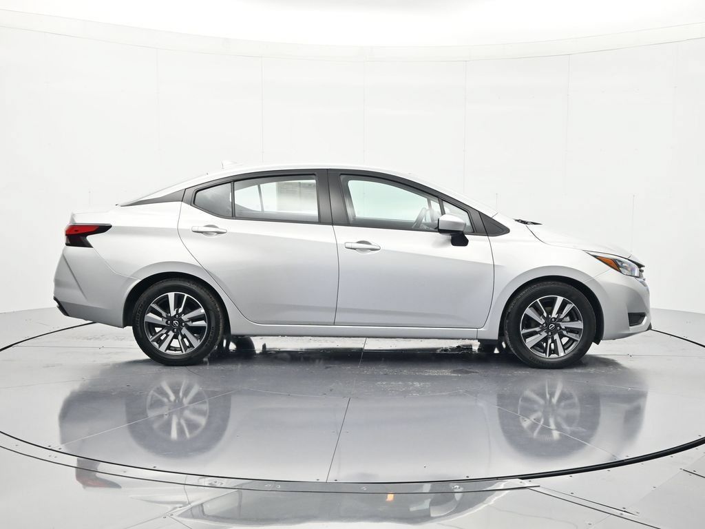 Used 2025 Nissan Versa SV FWD image 4