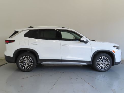 New 2025 Volkswagen Tiguan S image 2