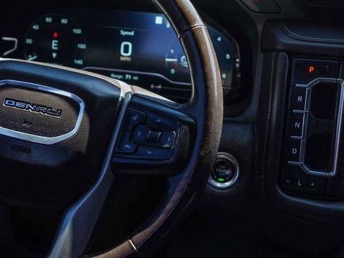 Used 2022 GMC Yukon XL Denali w/ Denali Premium Package RWD image 17