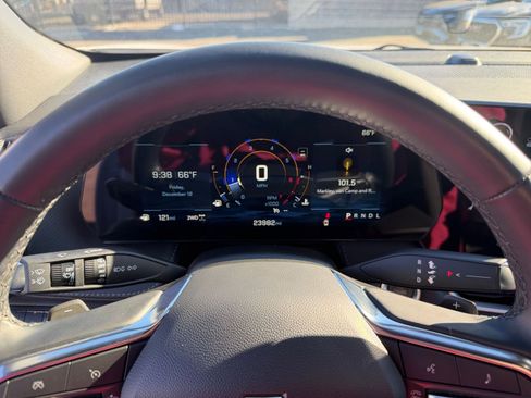 Used 2025 Chevrolet Equinox LT image 38