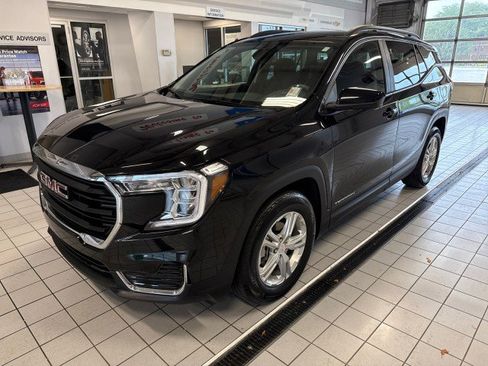 Used 2024 GMC Terrain SLE w/ Driver Convenience Package image 7