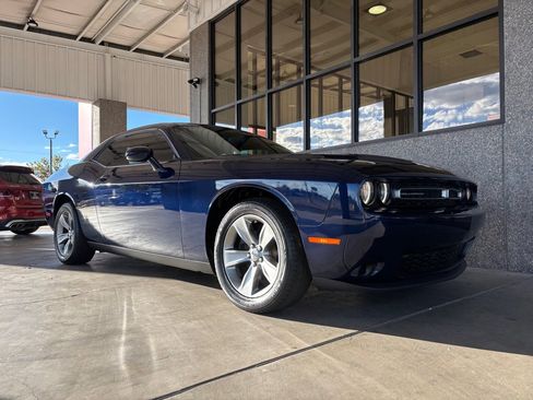 Used 2015 Dodge Challenger SXT image 23