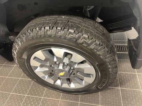 Used 2022 Chevrolet Silverado 2500 Custom w/ Custom Value Package image 5