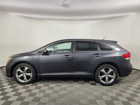 Used 2010 Toyota Venza AWD image 2