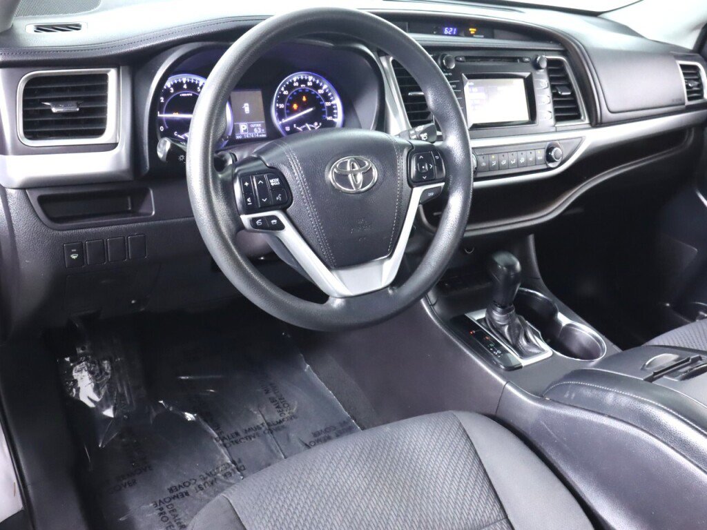 Used 2016 Toyota Highlander LE FWD image 9